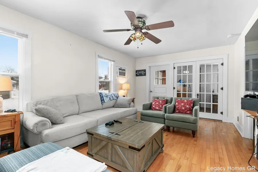 1002 St Joseph Street, South Haven, MI 49090 - Image #2