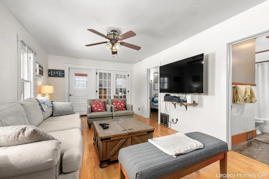 1002 St Joseph Street, South Haven, MI 49090 - Image #3