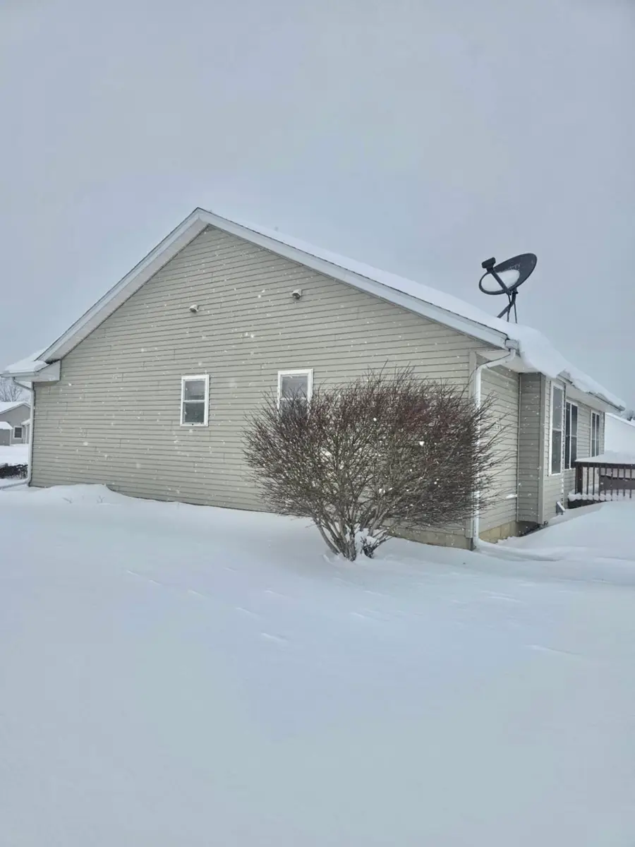 53427 Ridgeview Circle, Paw Paw, MI 49079 - #2