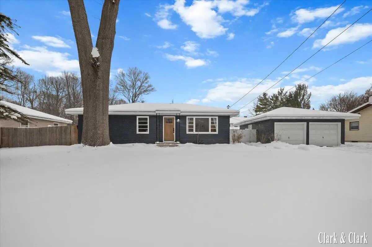 3958 Oak Valley Avenue Sw, Wyoming, MI 49519 - #1