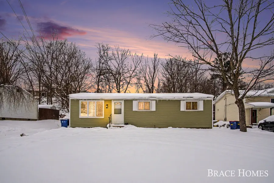 1935 Ball Avenue Ne, Grand Rapids, MI 49505 - Image #2