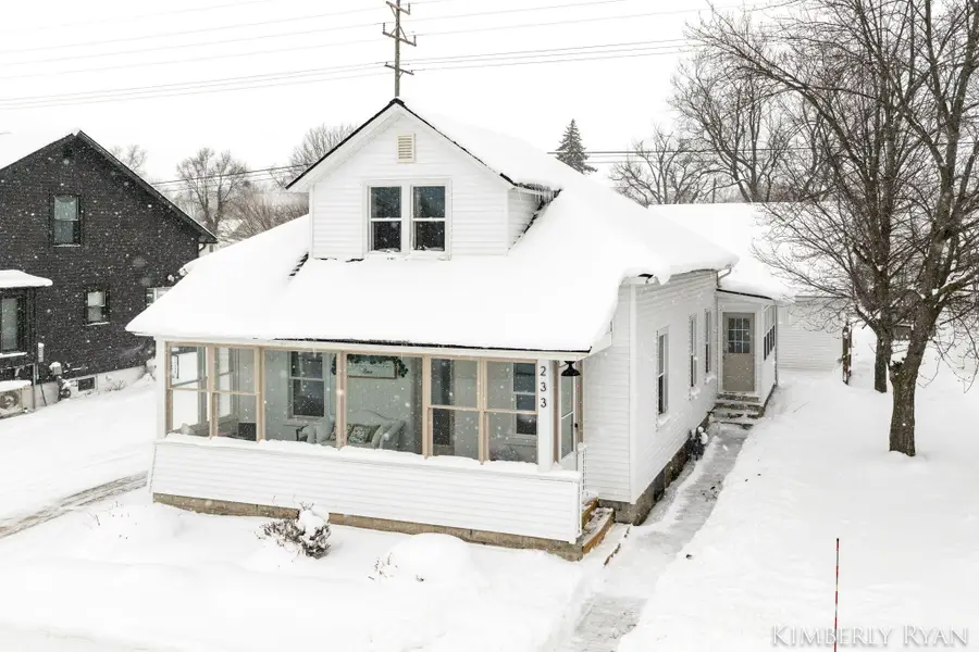 233 W Alpine Avenue, Zeeland, MI 49464 - Image #2