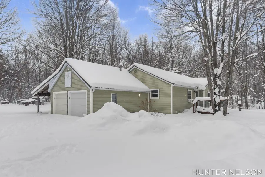 2627 N Evergreen Drive, White Cloud, MI 49349 - #2