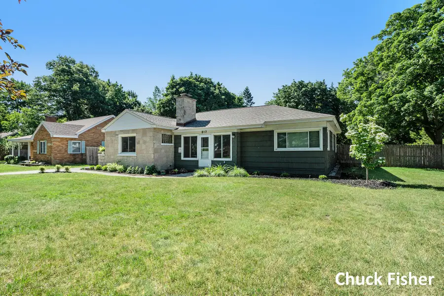 817 Wendover Boulevard, Norton Shores, MI 49441 - Image #2