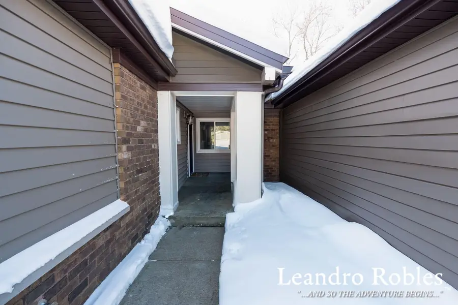 661 Twin Lakes Drive Ne, Grand Rapids, MI 49525 - Image #2