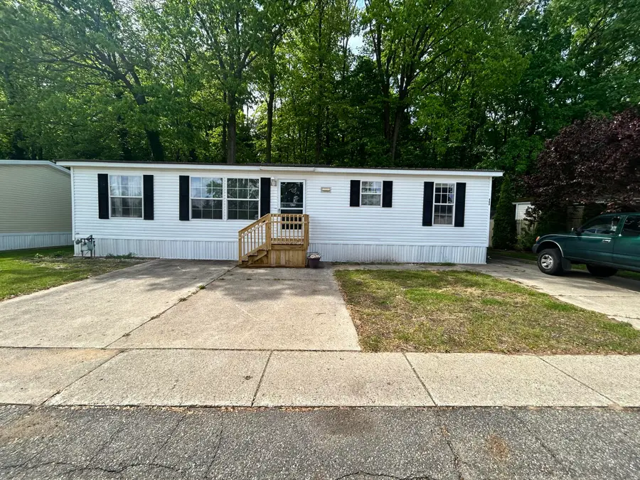 668 Hansel Street Nw, Comstock Park, MI 49321 - #2