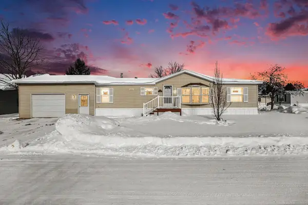 3567 Hollyfield Drive, Cedar Springs, MI 49319