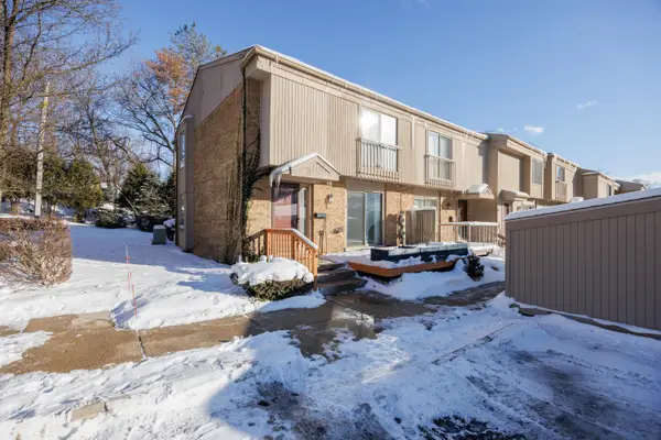 1468 Oakbrook East Drive, Rochester Hills, MI 48307