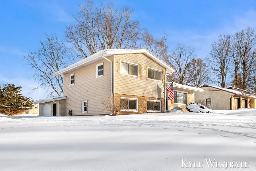 918 S Broas Street, Belding, MI 48809 - #2