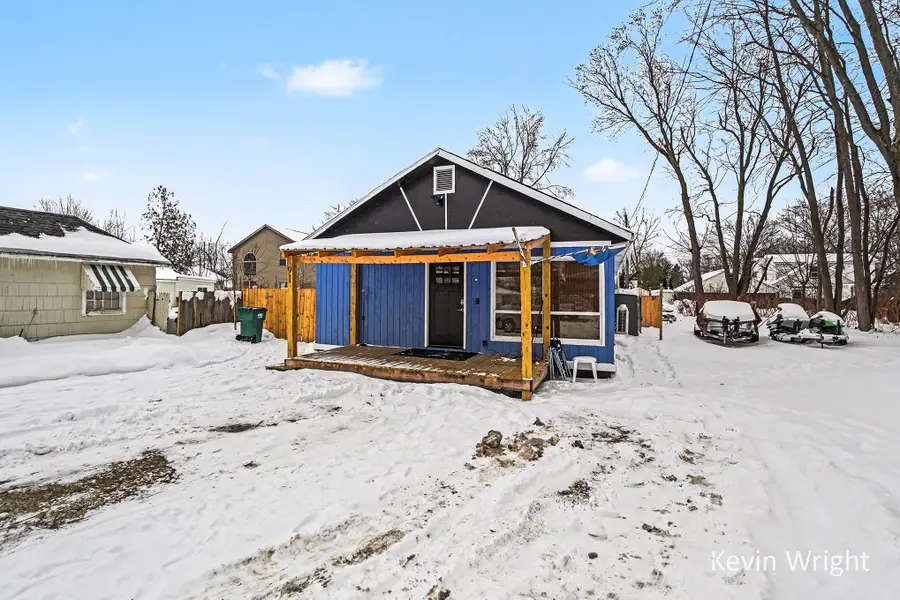 91 2nd Avenue, Norton Shores, MI 49444 - #3