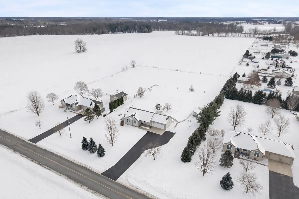 2919 W Kalamo Highway, Charlotte, MI 48813 - #1