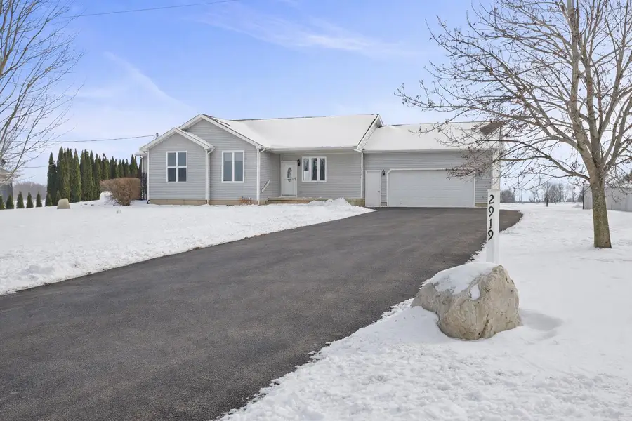 2919 W Kalamo Highway, Charlotte, MI 48813 - #2