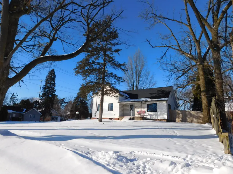 462 W Main Street, Grand Ledge, MI 48837 - #3