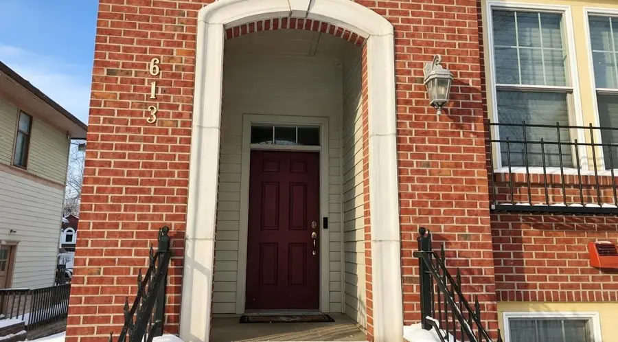 613 S Grand Avenue, Lansing, MI 48933 - #2