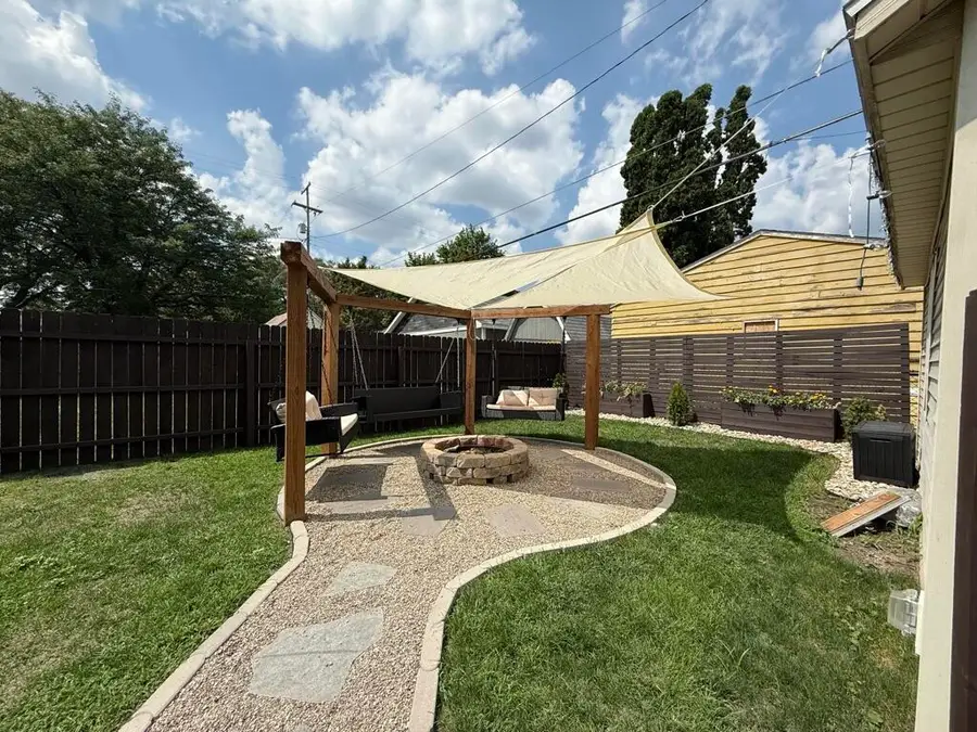 953 Lake Michigan Drive Nw, Grand Rapids, MI 49504 - Image #3