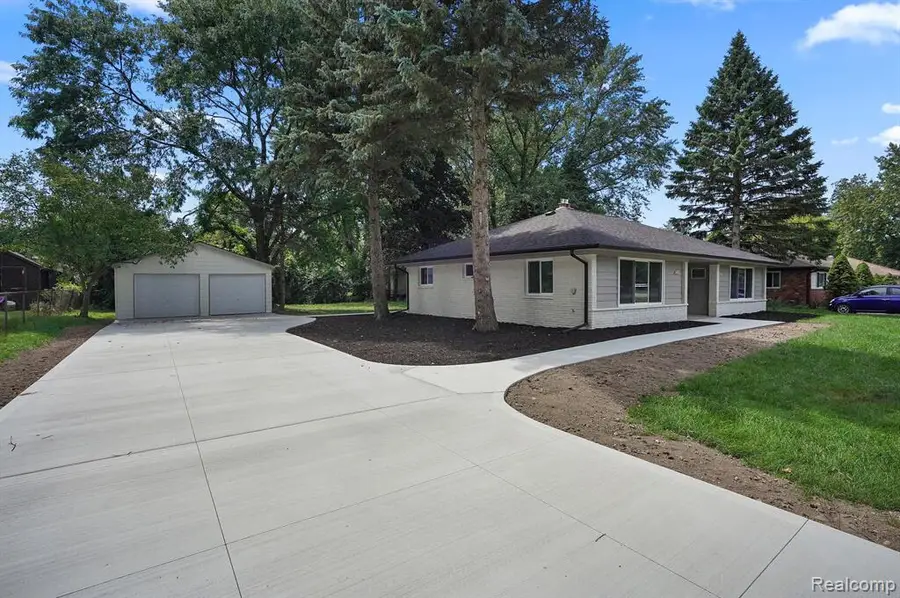 8820 Russell Street, Shelby Township, MI 48317 - #3