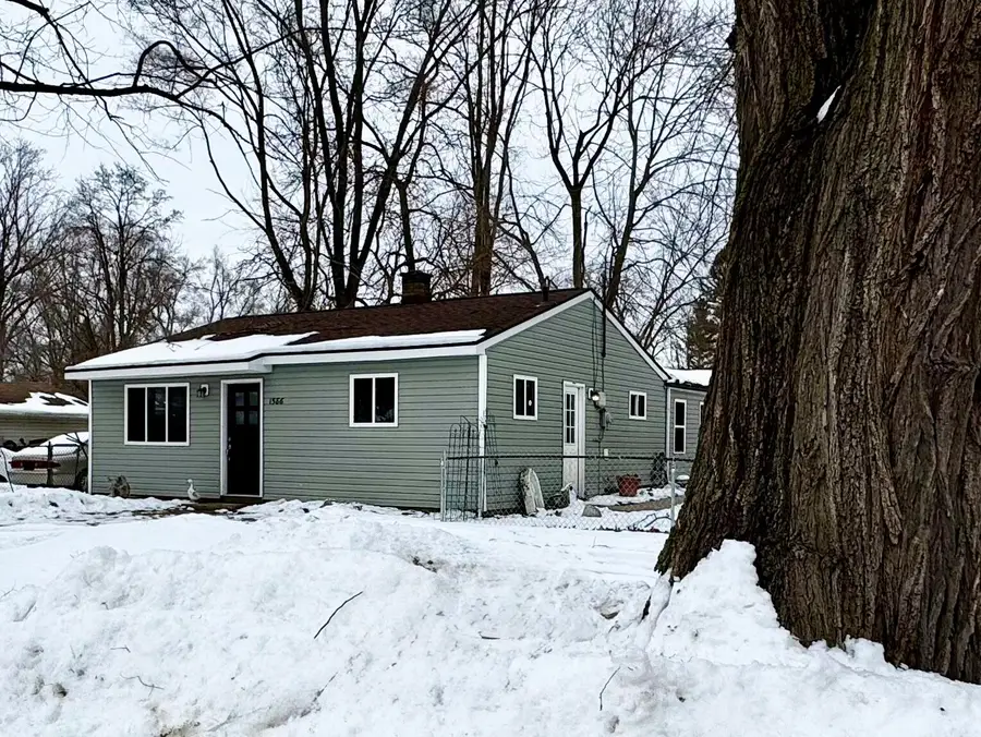 1586 Valley Drive, Highland, MI 48356 - #2