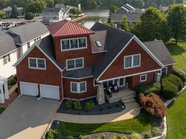 2491 Bay Pointe Drive, St. Joseph, MI 49085