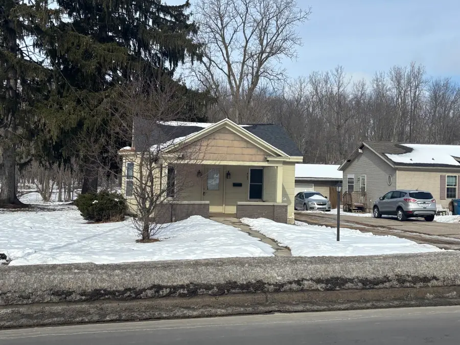 463 E Chicago Street, Jonesville, MI 49250 - #2