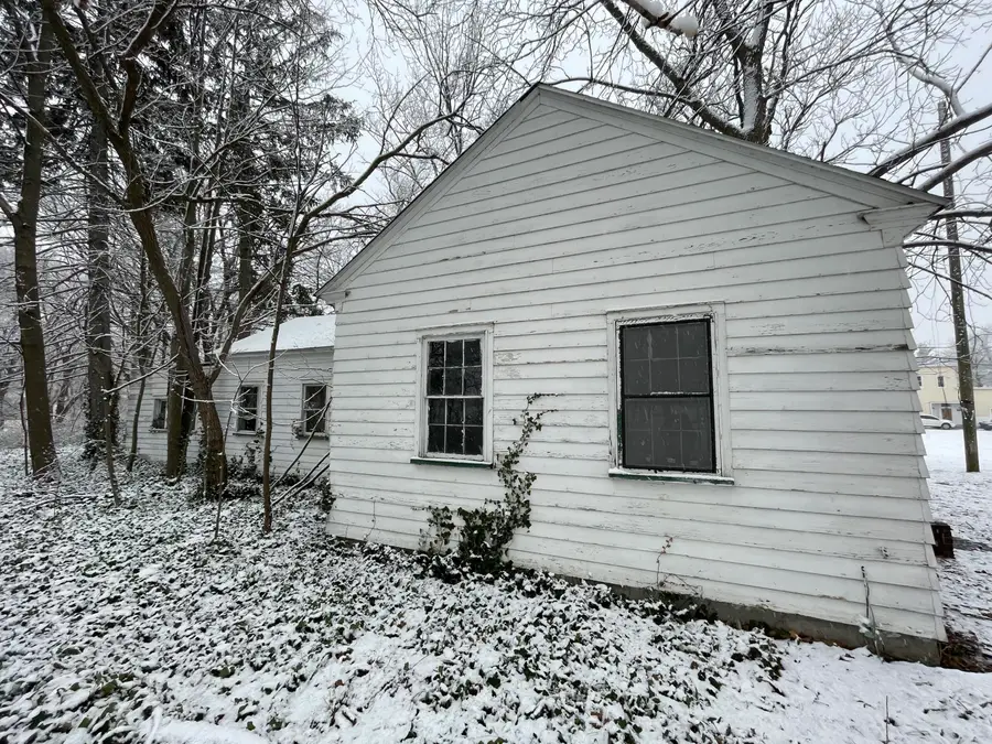 697 W Grand Avenue, Muskegon, MI 49441 - #3