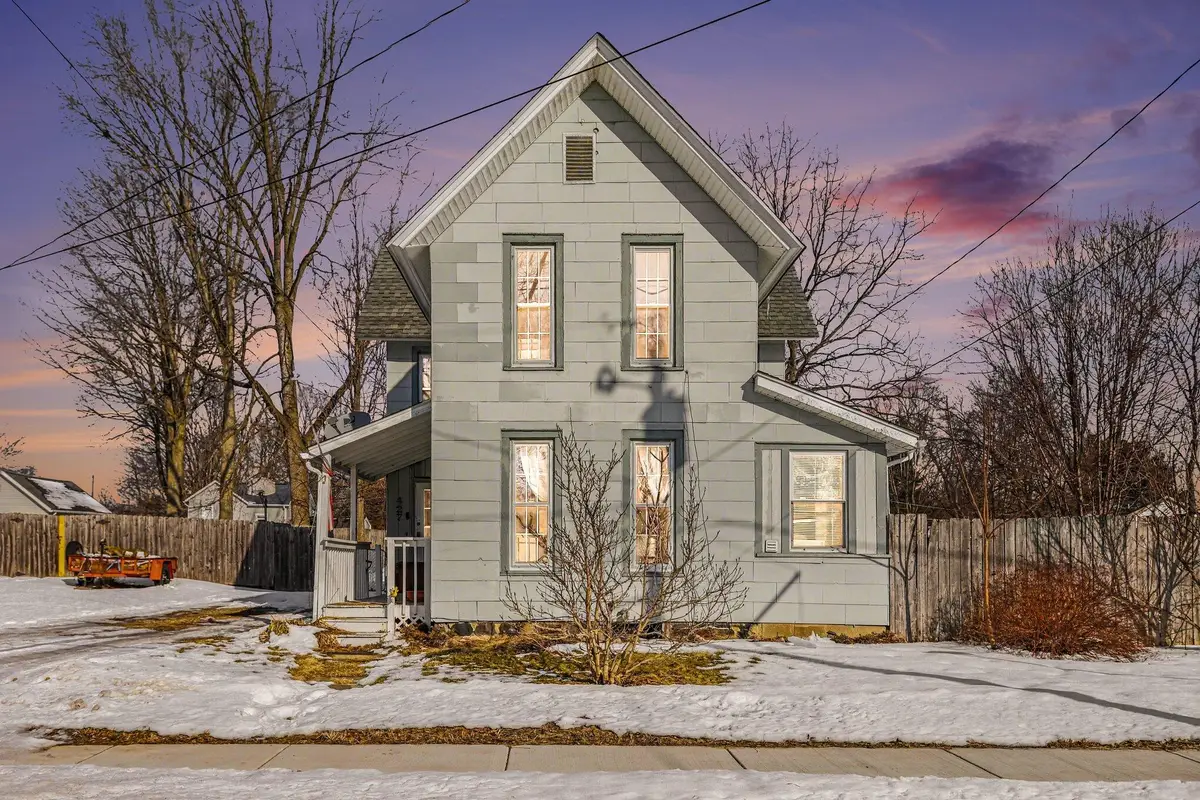 427 E Division Street, Vicksburg, MI 49097 - #1