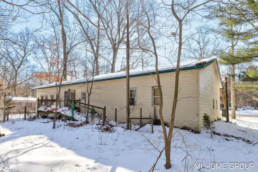 5525 Highland Avenue, Pullman, MI 49450 - #2