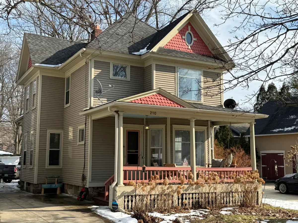 210 N Kalamazoo Avenue, Marshall, MI 49068 - #1