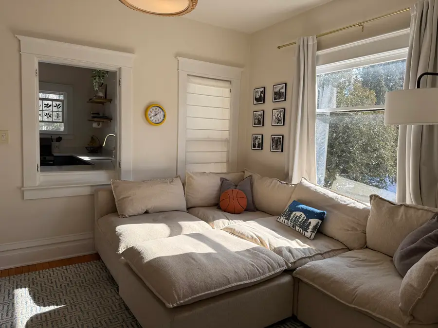 210 N Kalamazoo Avenue, Marshall, MI 49068 - #3