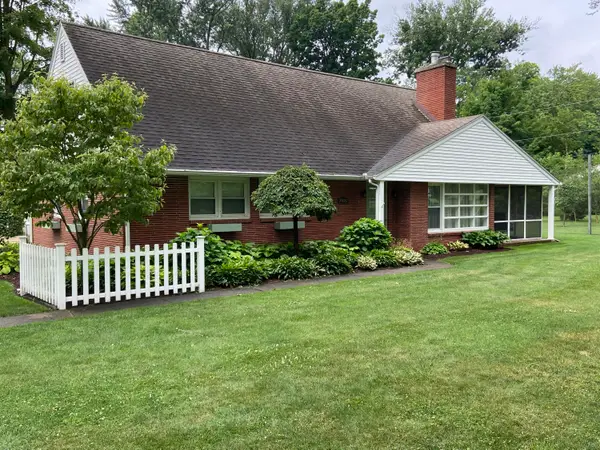 21687 Shiawassee Drive, Cassopolis, MI 49031