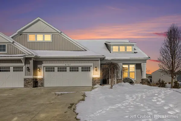 6737 Windsor Ridge Court Ne #8, Rockford, MI 49341