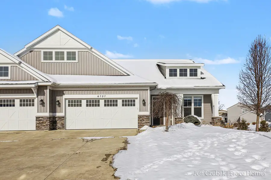 6737 Windsor Ridge Court Ne #8, Rockford, MI 49341 - #2