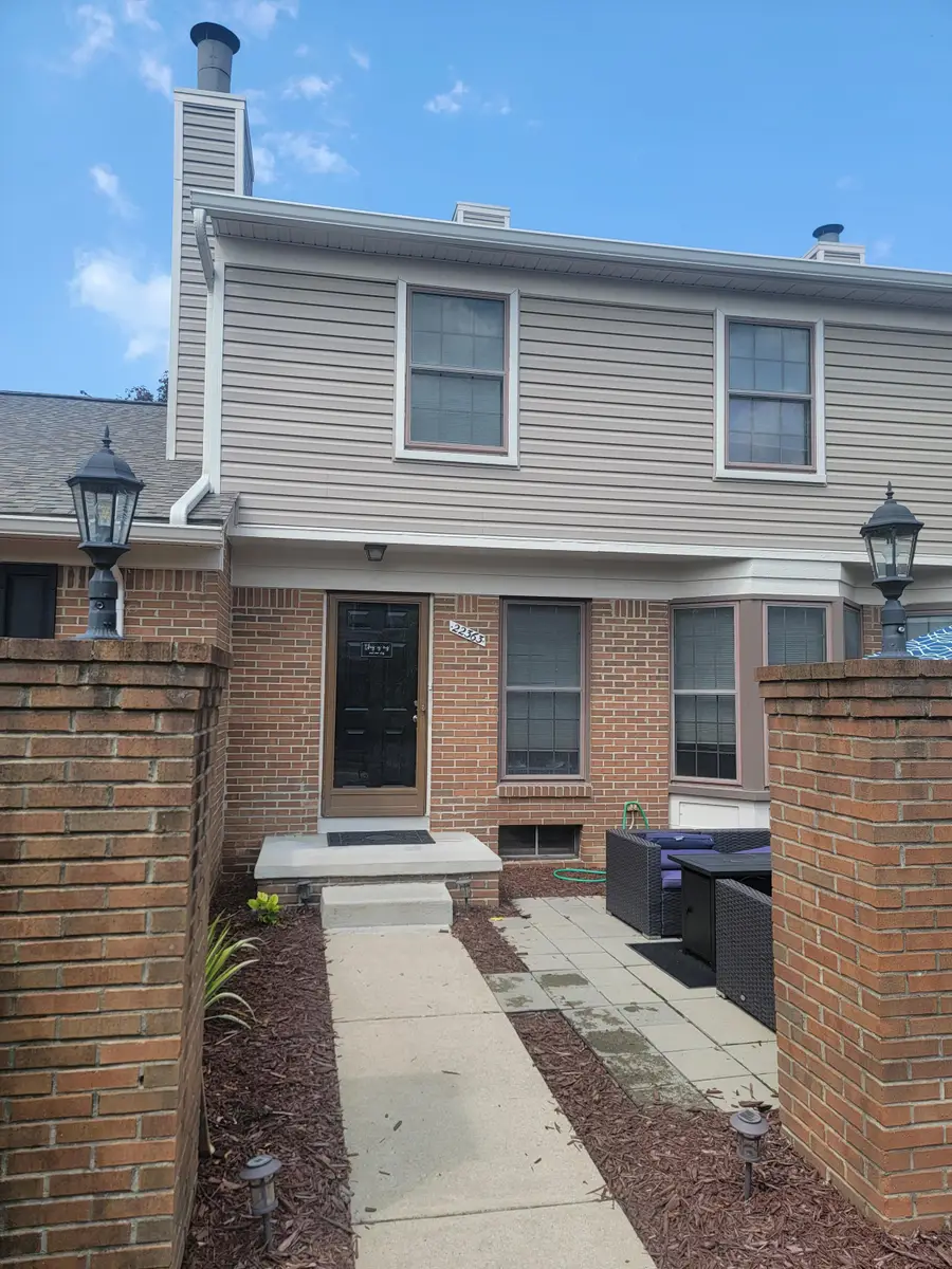 22363 Peachtree, Novi, MI 48375 - #3