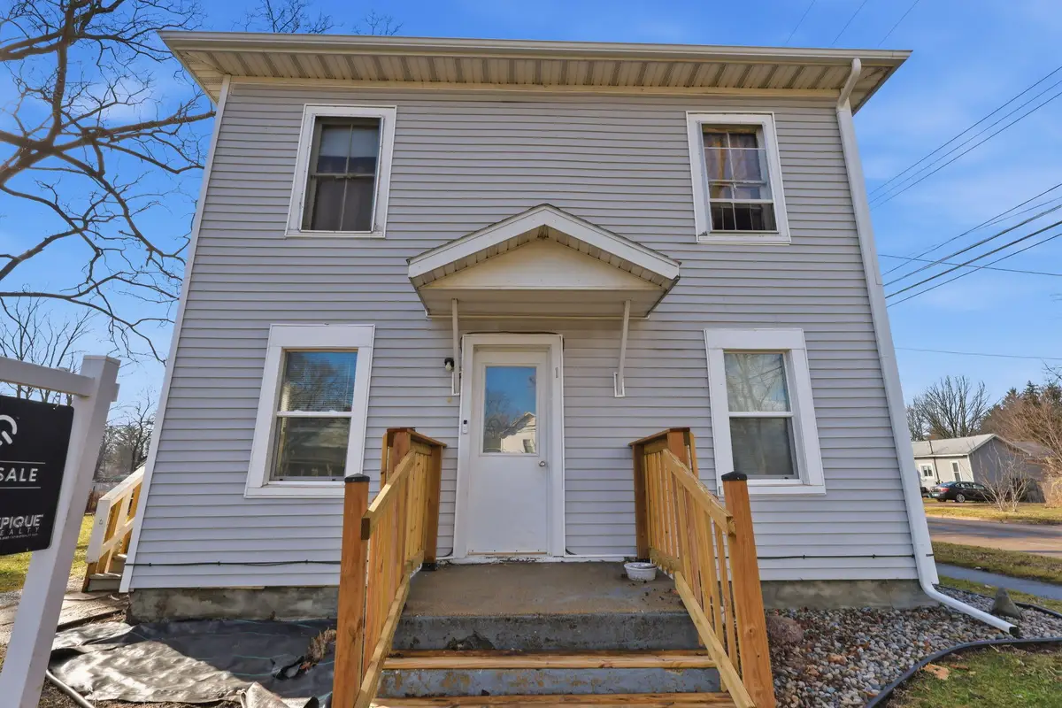 719 N Clinton Avenue, Saint Johns, MI 48879 - #1