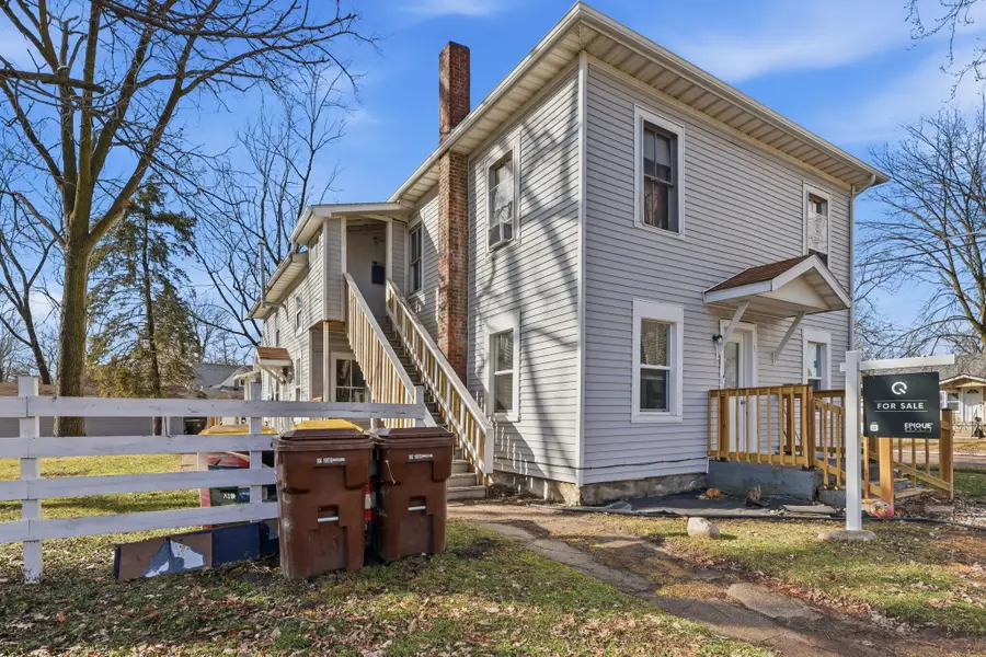 719 N Clinton Avenue, Saint Johns, MI 48879 - #3