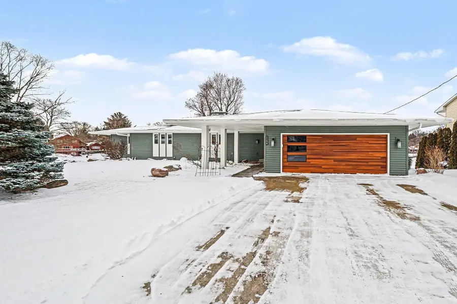 1134 S Lakeside Drive S, Battle Creek, MI 49015 - #2