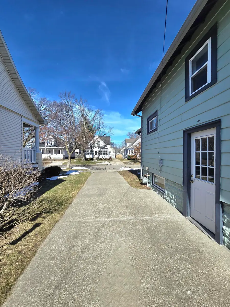 1130 Columbus Avenue, Grand Haven, MI 49417 - #3