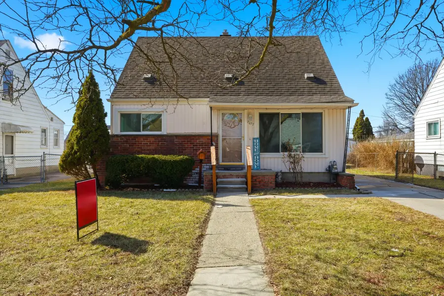 7077 Deering Street, Garden City, MI 48135 - #2