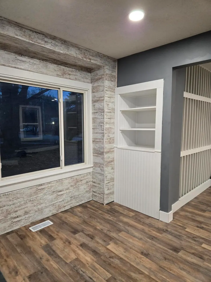 114 W Berry Avenue, Lansing, MI 48910 - #3