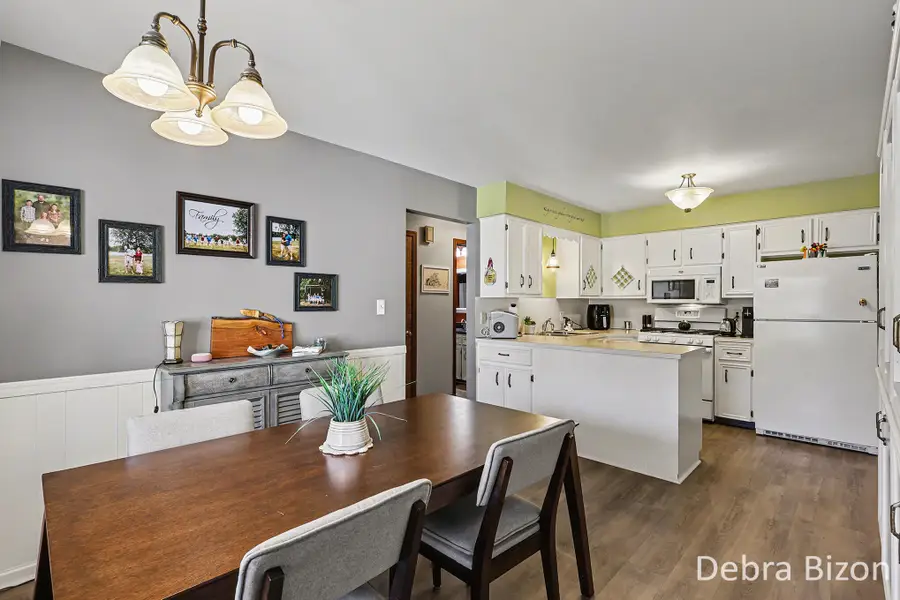 7425 Pinegrove Drive, Jenison, MI 49428 - #2