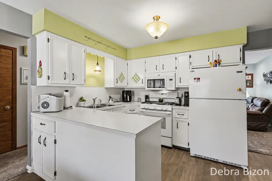 7425 Pinegrove Drive, Jenison, MI 49428 - #3