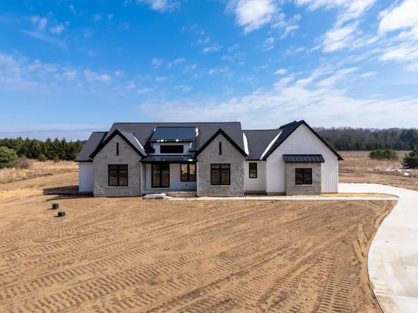 61121 Airpark Lane, Mattawan, MI 49071