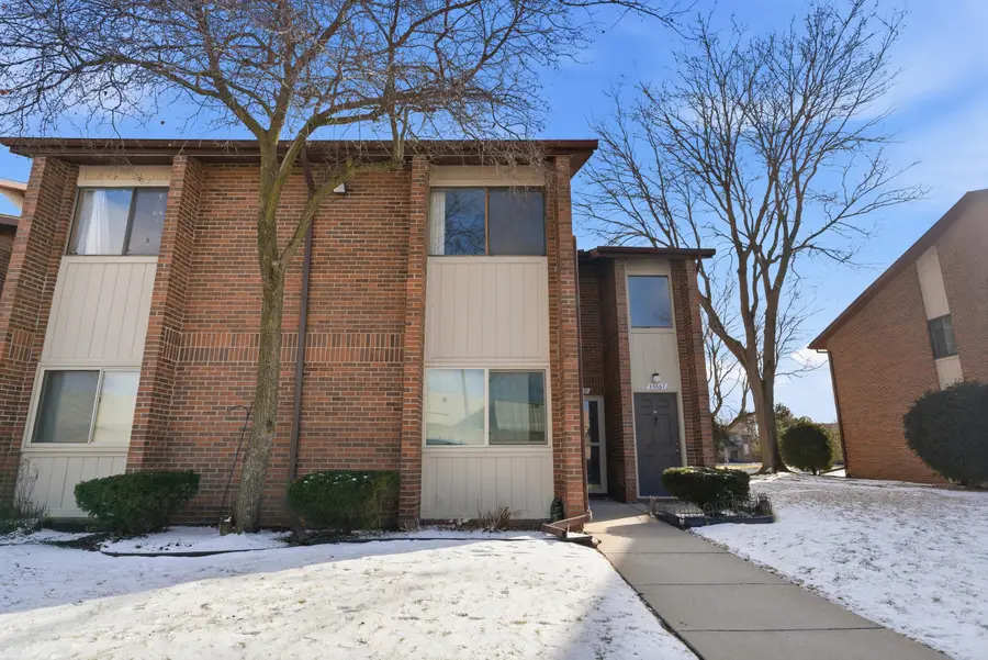 33667 Pondview Circle #151, Livonia, MI 48152 - #2