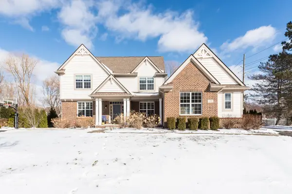 5222 Sandlewood Drive, Commerce Twp, MI 48382