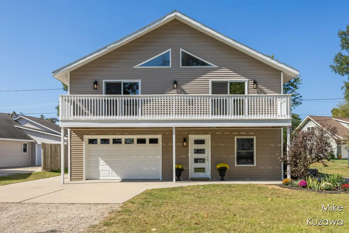 517 Pine Street, Spring Lake, MI 49456 - #1