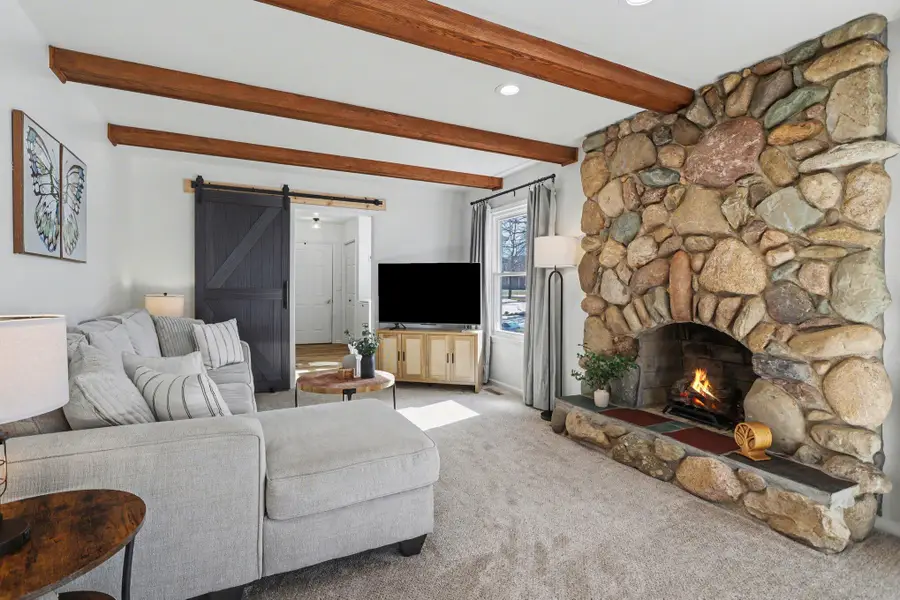 1163 S Lakeside Drive S, Battle Creek, MI 49015 - #2