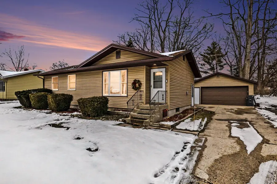 331 E Parsons Avenue, Watervliet, MI 49098 - #2