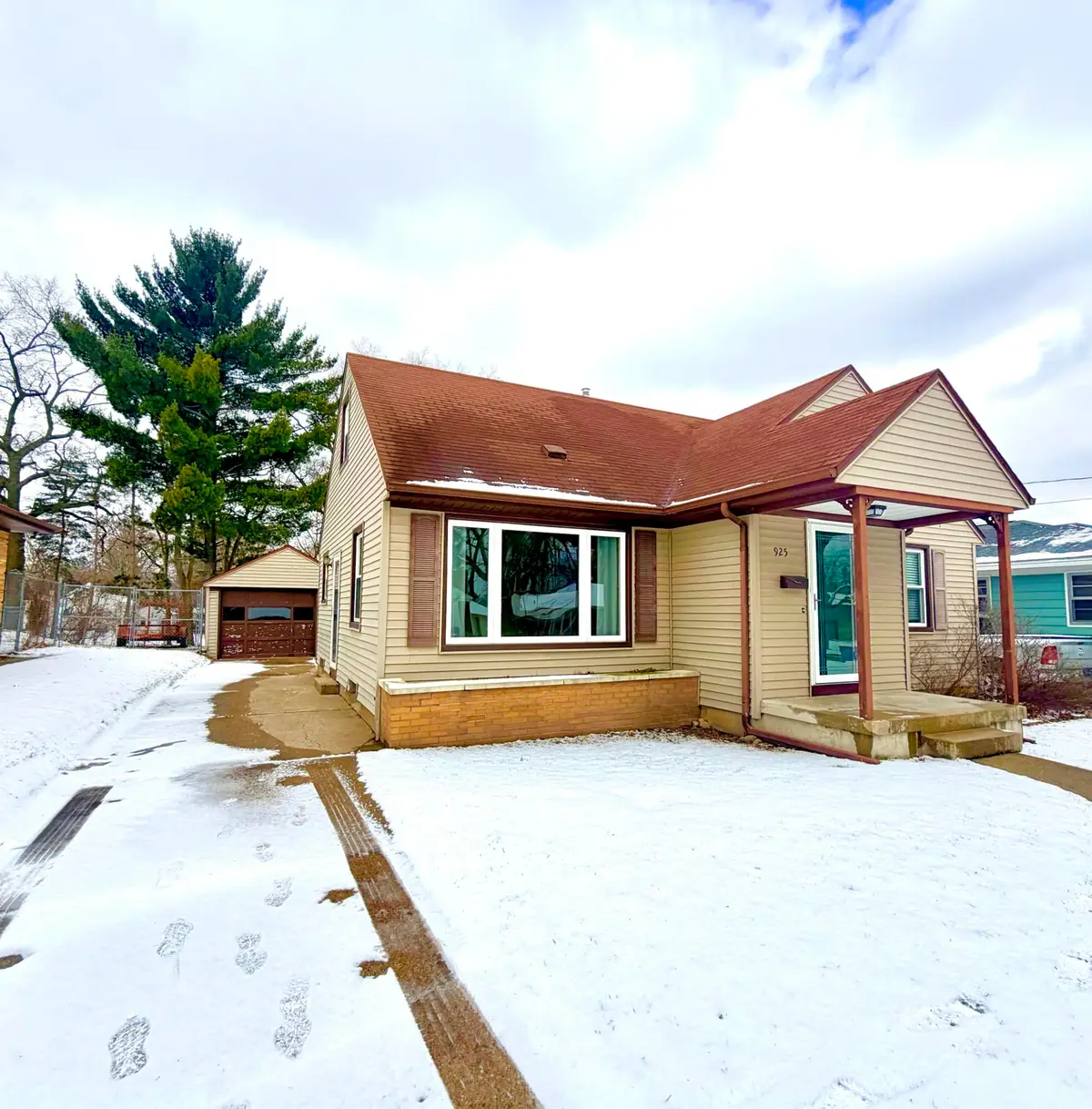 925 Burke Avenue Ne, Grand Rapids, MI 49503 - #1