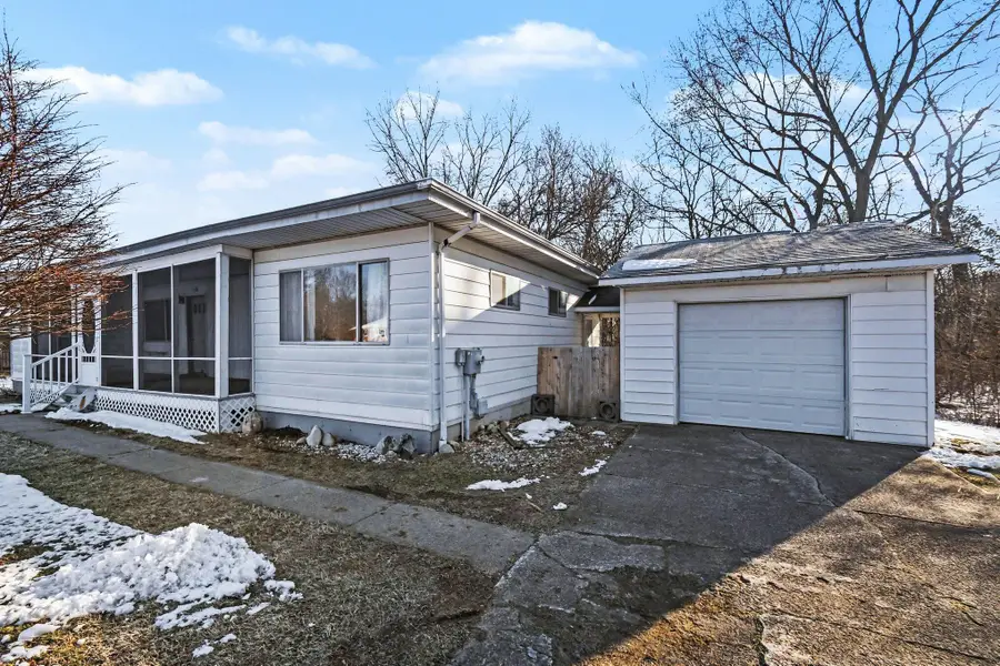 118 Schirmer Parkway, Buchanan, MI 49107 - #2