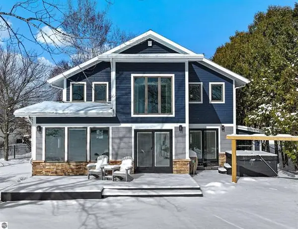 609 Lake Shore Drive, Cadillac, MI 49601