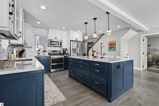 609 Lake Shore Drive, Cadillac, MI 49601 - #3